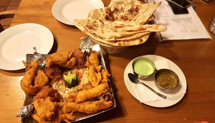 Makalu Nepalska A Indicka Restaurace Kureci Tikka Masala - Nám. Práce 1099/1