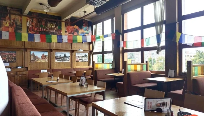 Makalu Nepalska A Indicka Restaurace Vzhled A Atmosfera - Nám. Práce 1099/1