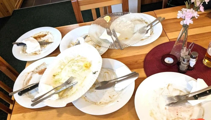 Miroslav Hosek   Restaurace A Penzion Tisuvka Jidlo A Piti - Cikháj