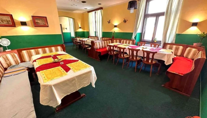 Munal Nepalska A Indicka Restaurace Kadan Od Vlastnika - B. Němcové 1689