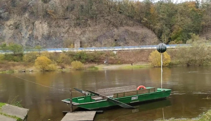 Obcerstveni Na Cyklostezce Kiosek U Privozu Ve Vranem Nad Vltavou Fotky - 1043