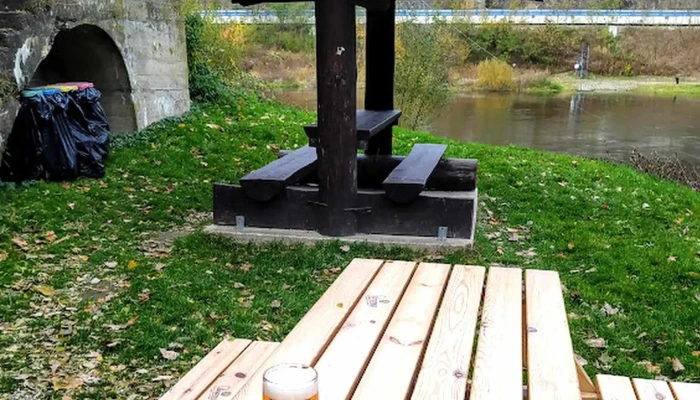 Obcerstveni Na Cyklostezce Kiosek U Privozu Ve Vranem Nad Vltavou Oblast - 1043
