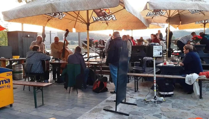 Obcerstveni U Privozu Vzhled A Atmosfera - Velké Žernoseky-litoměřice 1