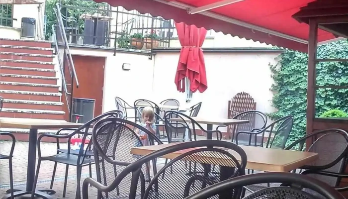 Obcerstveni V Domku Vzhled A Atmosfera - Na Valích 387