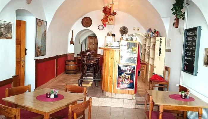 Pivni bar Lyra - 793 76 Zlaté Hory