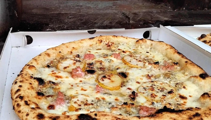 Pizza Napoletana Sedmy Schod Jidlo A Piti - Zelené Nám. 3114