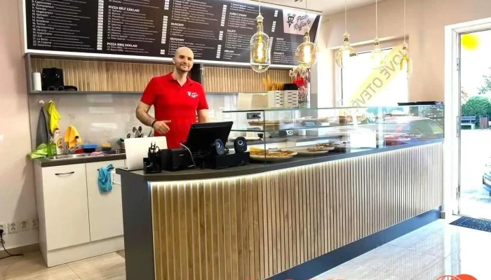 Pizza Raffaelo Sadska Vzhled A Atmosfera - Paroubkova 69
