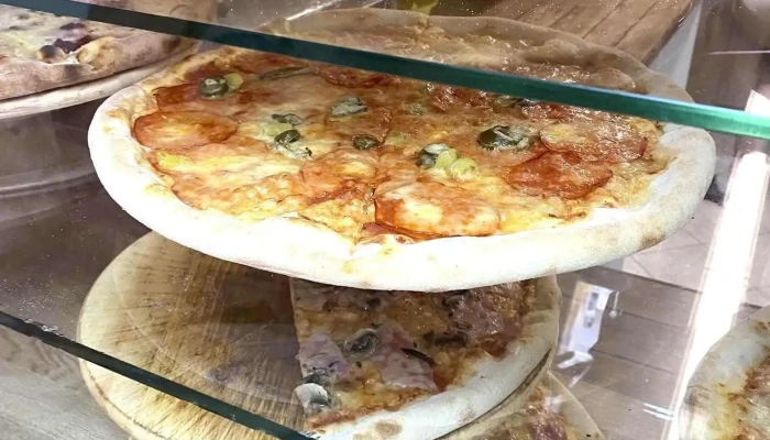 Pizza Tony -  Jidlo A Piti - Nám. T. G. Masaryka 314