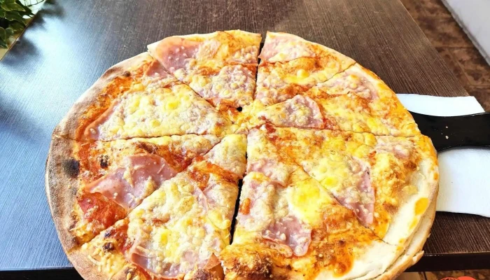 Pizzeria Casa Mia -  Pizza Havaj - Masná 188/5