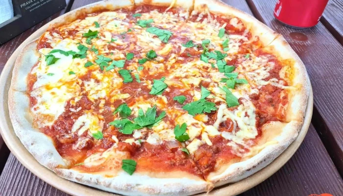 Pizzeria Restaurant Castello -  Pizza - Bezručova 158
