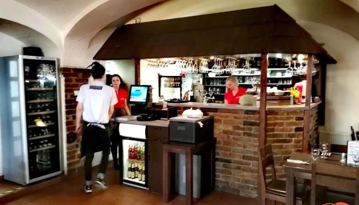 Pizzeria Ristorante Vyzlovka Vzhled A Atmosfera - Staré Město