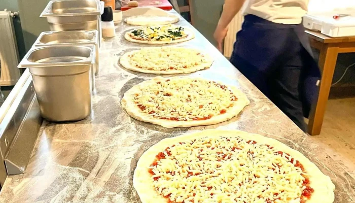 Pizzeria Stechovicky Dvur Pizza - Hlavní 120