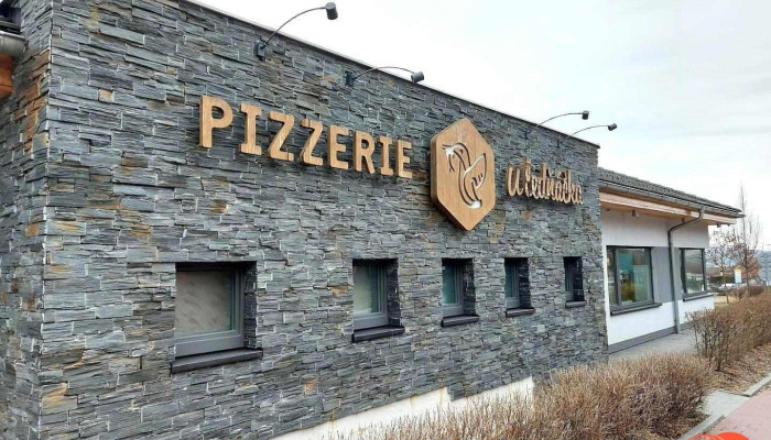 Pizzerie U Ledňáčka - Pod Kaštany 525