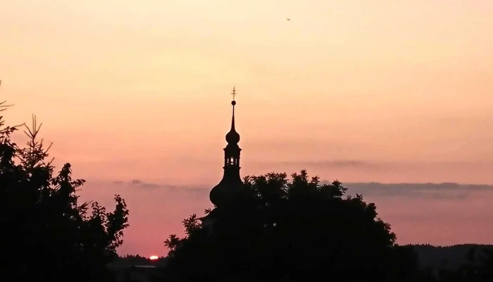 Pod Radnici Webova Stranka - Benešovo Nám. 12