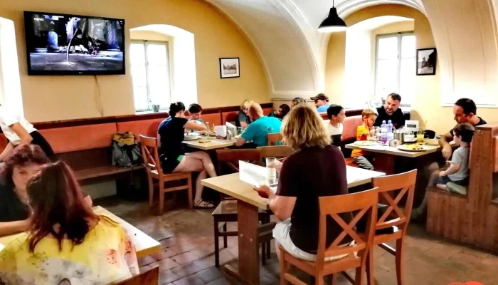 Radnicni Restaurace Vzhled A Atmosfera - Nám. Svobody 379