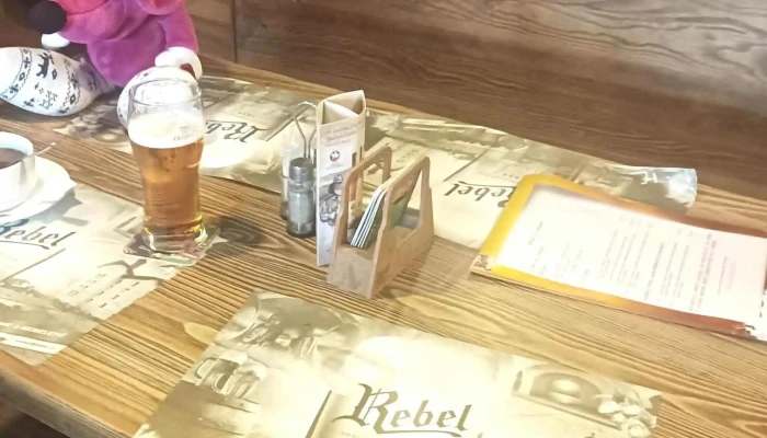 Rebel Na Rynku -  Blizko Mě - Havlíčkovo Nám. 51