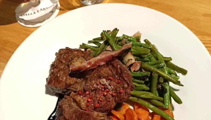 Red Door Steakhouse -  Blizko Mě - Zdibská 956
