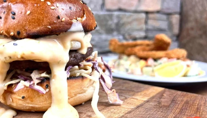 Restaurace Cerny Orel   Orlovsky Pivovar Hamburger - Vilová 18