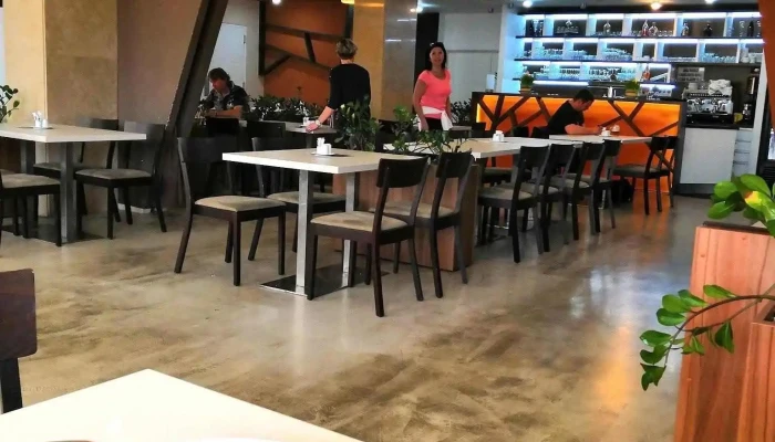 Restaurace Club -  Jidlo A Piti - Luční 764