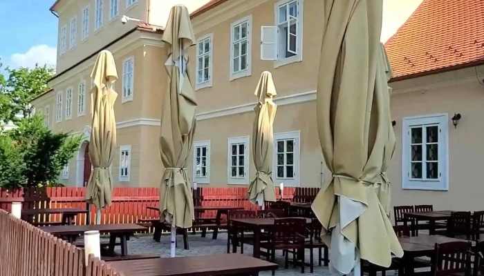 Restaurace Elixir Videa - Mostecká 2