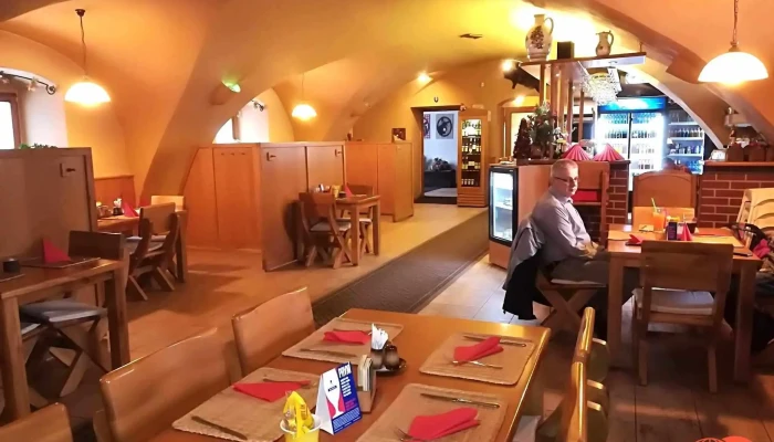 Restaurace Farma - 792 01 Bruntál 1