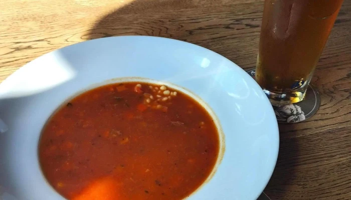 Restaurace Harenda A Pivnice Kozlovna -  Instagram - Nádražní 1399