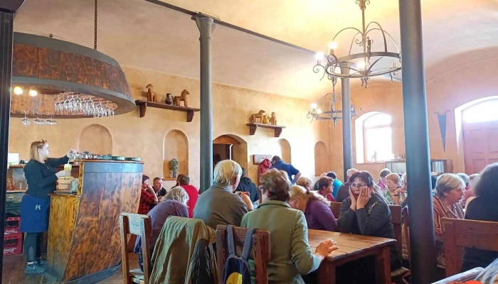 Restaurace Konirna Vzhled A Atmosfera - Turinského 128