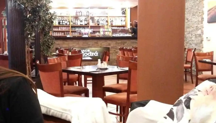 Restaurace Modra Pasaz Vzhled A Atmosfera - Mostní 747