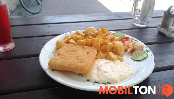 Restaurace Na Krizovatce Jidlo A Piti - Dolní Roveň