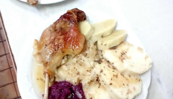 Restaurace Na Krizovatce Od Vlastnika - Dolní Roveň
