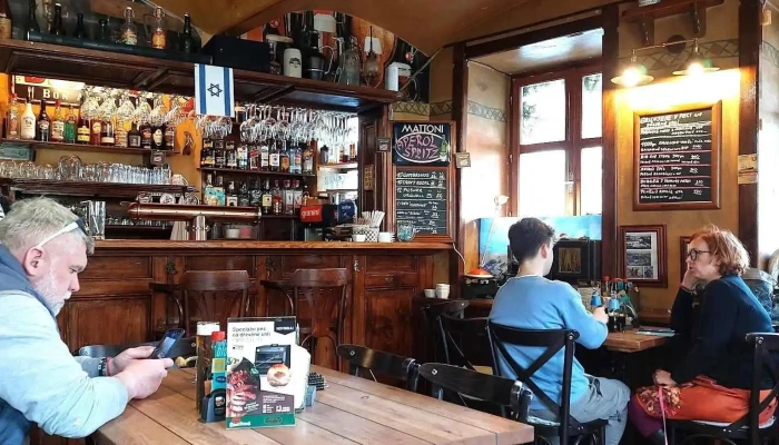 Restaurace Pod Lampou V Teplicich V Sanove Vzhled A Atmosfera - Lípová 337/10