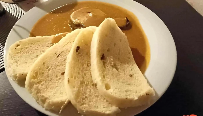 Restaurace Radnicni Sklipek Svickova Na Smetane - Kovářská 20/2