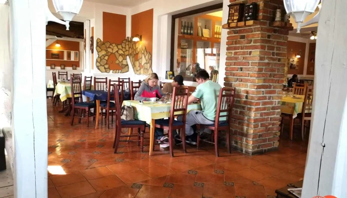 Restaurace Sadska 67 Vzhled A Atmosfera - Paroubkova 67