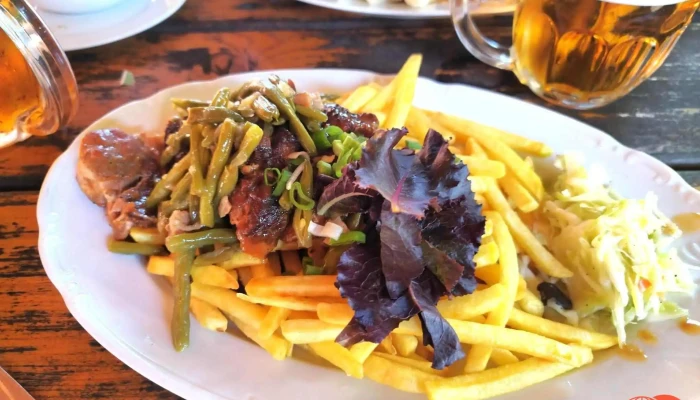 Restaurace Stromovka -  Jidlo A Piti - Benátky 275