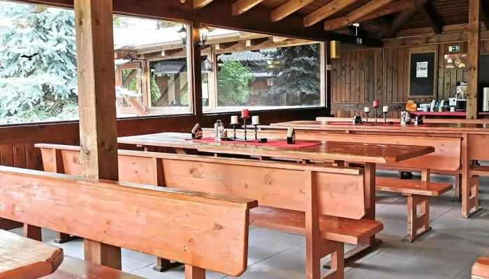 Restaurace Taverna Restaurace Vagon Vzhled A Atmosfera - Poznaňská 297