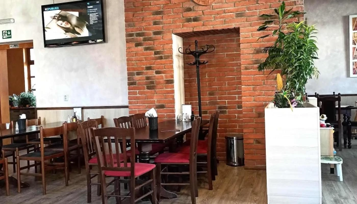 Restaurace U Berusky Vzhled A Atmosfera - Nám. Nár. Povst. 19