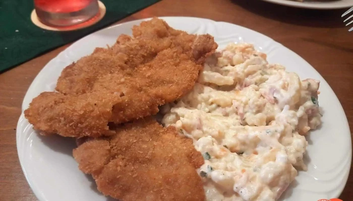 Restaurace U Ceskeho Lva Jidlo A Piti - Náměstí 100