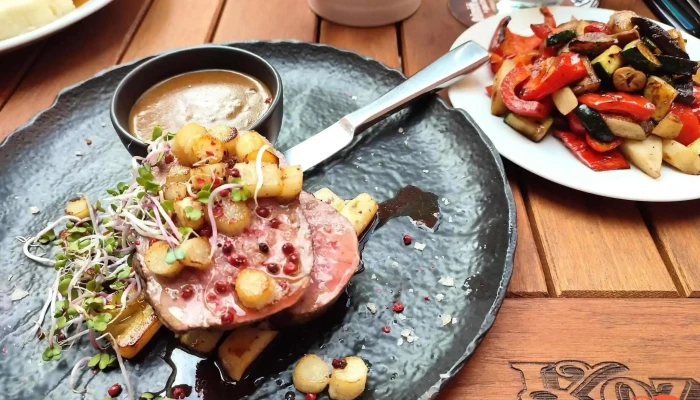 Restaurace U Hejtmana Sarovce Jidlo A Piti - Dvořákova 595