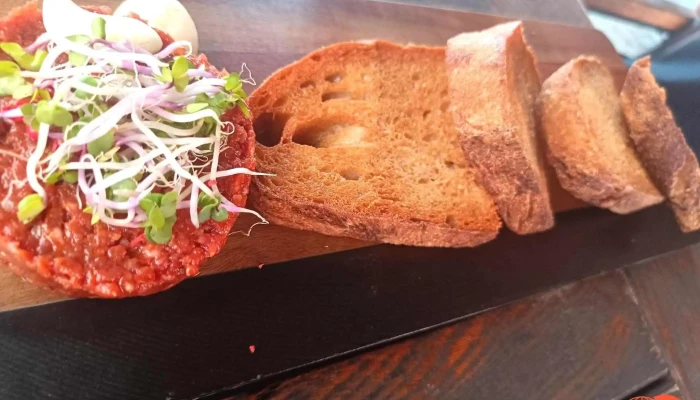 Restaurace U Hejtmana Sarovce Tatarsky Biftek - Dvořákova 595