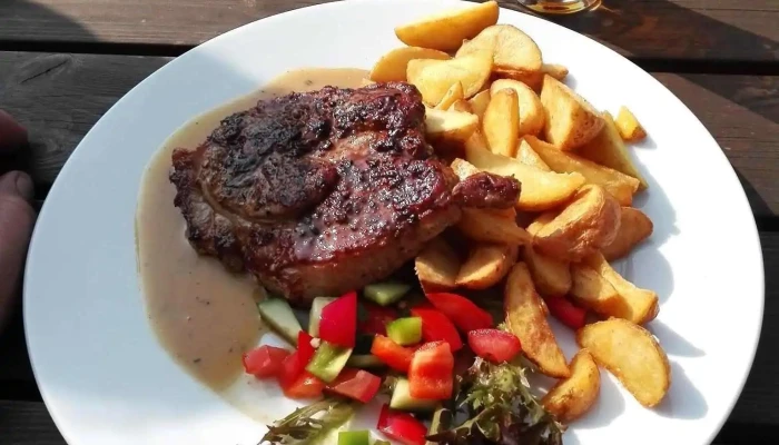 Restaurace U Smrcku Jidlo A Piti - Tyršova 586