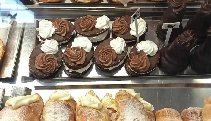 Restaurace Viola Jaromerice Nad Rokytnou Jidlo A Piti - Nám. Míru 24