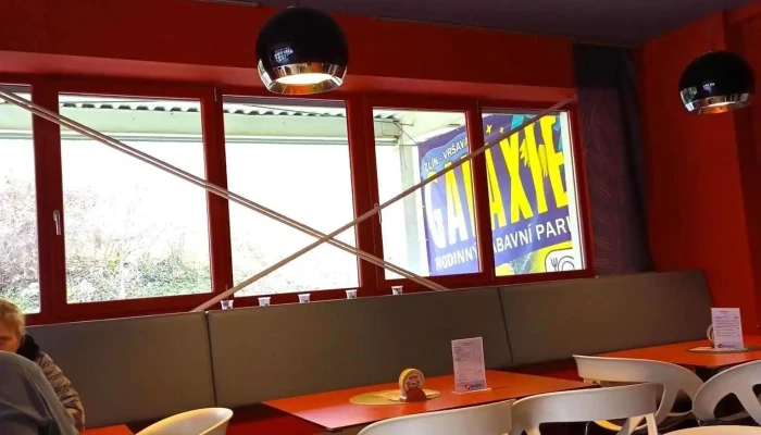 Rodinny Restaurant Galaxie Vzhled A Atmosfera - Sokolská