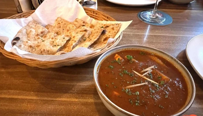 Royal Indian Restuarant -  Jidlo A Piti - Kollárova 1/19