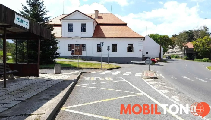 Stedry Dvur Petrovice U Rakovnika Svatebni Misto Od Hostu - Petrovice