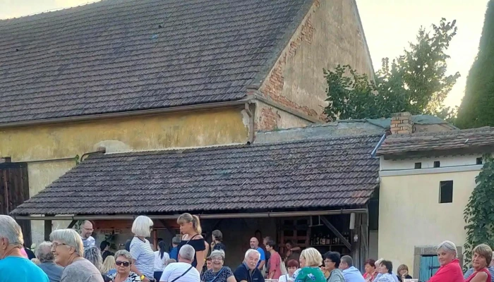 Stedry Dvur Petrovice U Rakovnika Svatebni Misto Videa - Petrovice