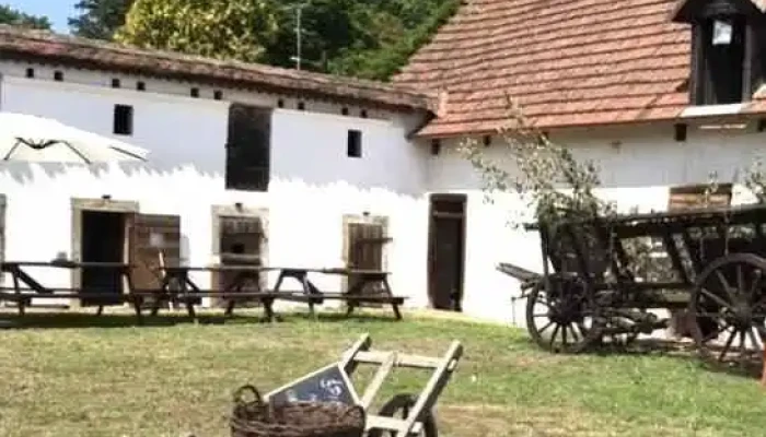 Stedry Dvur Petrovice U Rakovnika Svatebni Misto Vse - Petrovice