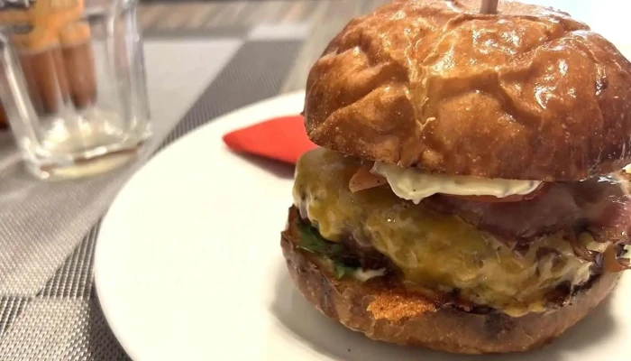 Tazza Bistro Italiano -  Hamburger - Smetanova 1137