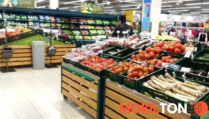Tesco Hypermarket Celakovice Uvnitr - Toušeňská 2042