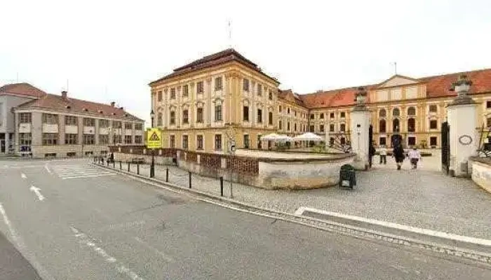 Treninkova Kavarna Splneny Sen Street View A 360deg - Nám. Míru 1