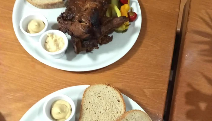 U Dvou Mnichu Restaurace - J. Haška 608/2 434 01
